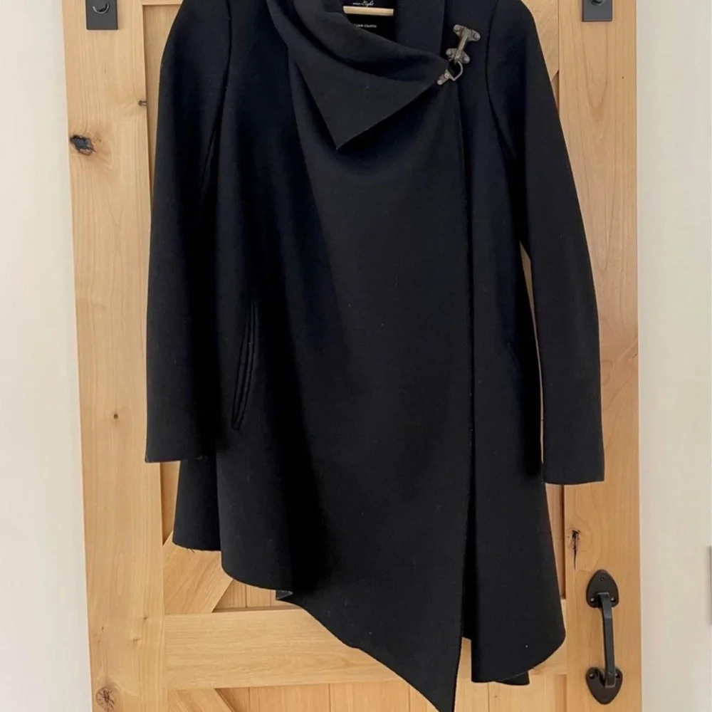 BLACK COAT. ALLSAINTS. Asymmetric shape. Coat & Jacket - Picture 5 of 8